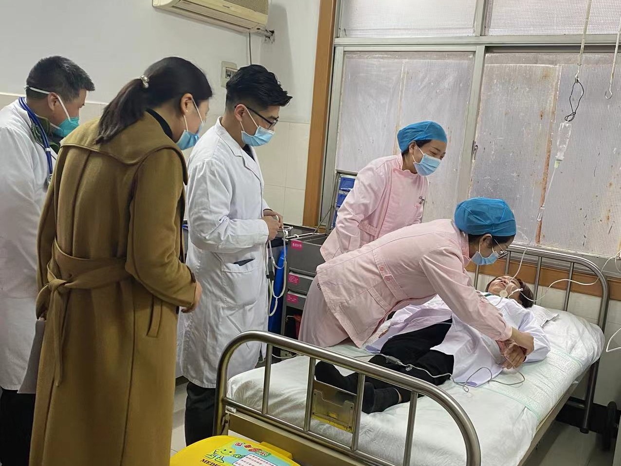 应对甲型流感病毒引起的高热惊厥，我院儿科(kē)开展应急演练